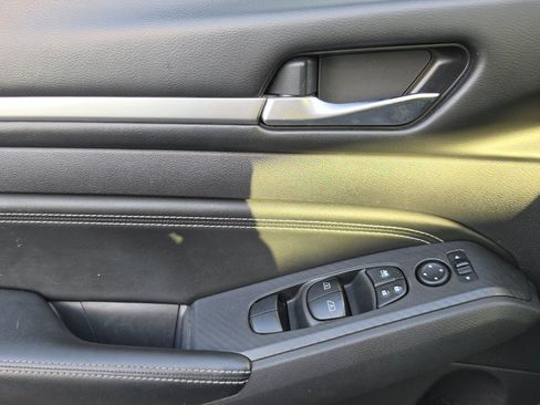 Used 2019 Nissan Altima 2.5 SL FWD image 11