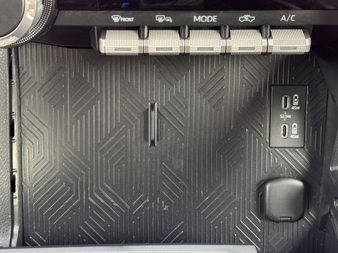 Used 2024 Toyota Tacoma TRD Off-Road image 28