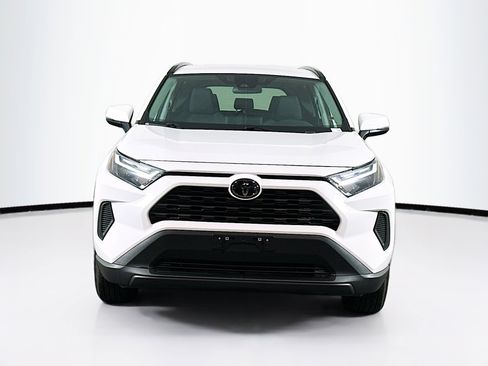 Used 2025 Toyota RAV4 XLE image 2