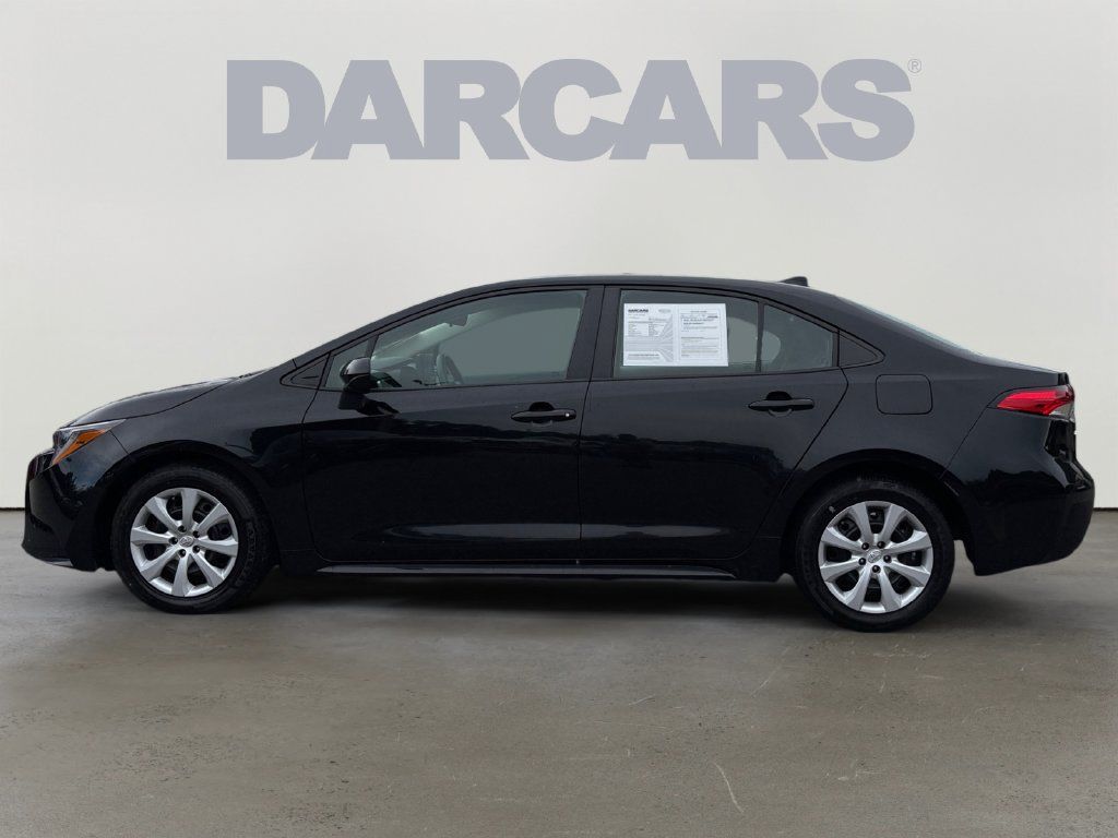 Used 2024 Toyota Corolla LE FWD image 4