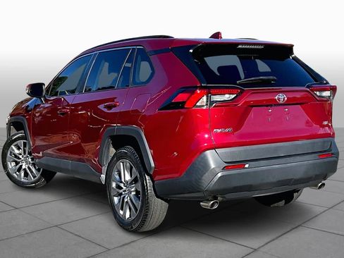 Used 2022 Toyota RAV4 XLE Premium image 11