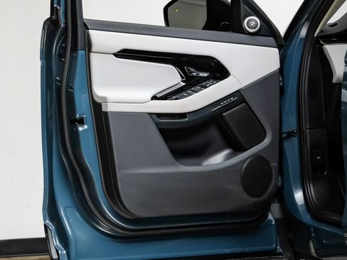 Used 2024 Land Rover Range Rover Evoque Dynamic SE image 45