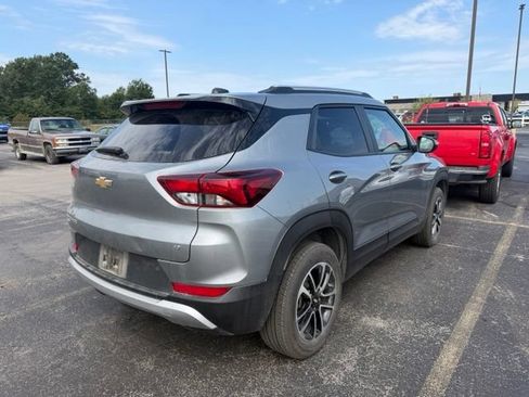 Used 2025 Chevrolet TrailBlazer LT AWD/4WD image 3