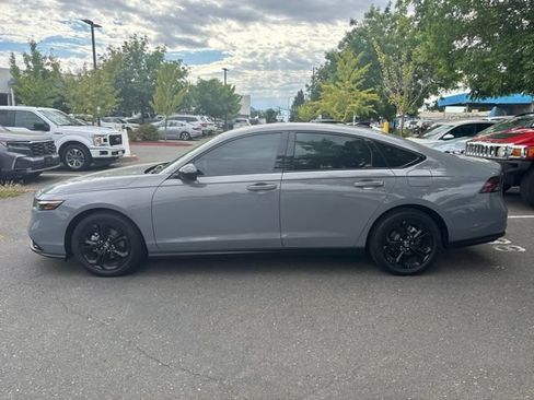 Used 2025 Honda Accord SE image 5