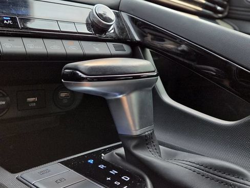 Certified 2023 Hyundai Elantra Limited FWD image 15