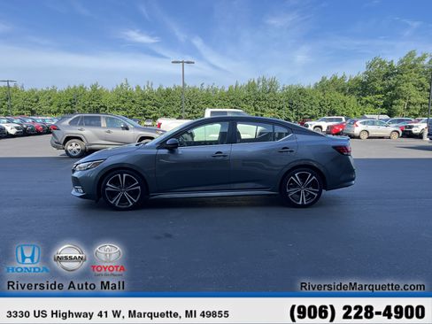 Used 2022 Nissan Sentra SR w/ SR Premium Package FWD image 4
