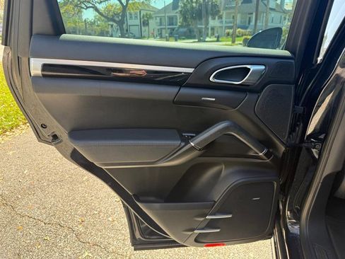 Used 2016 Porsche Cayenne S AWD/4WD image 13