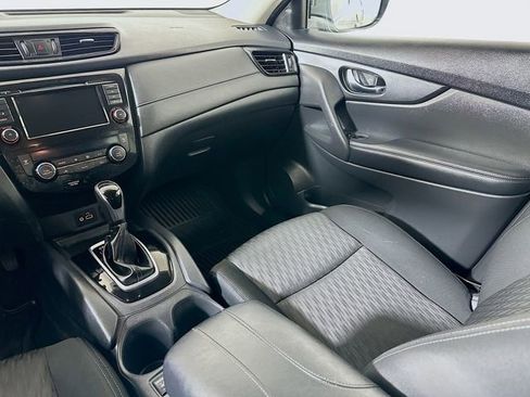 Used 2018 Nissan Rogue SV w/ Premium Package image 25