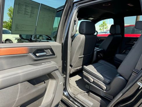 Used 2025 GMC Yukon Denali RWD image 36