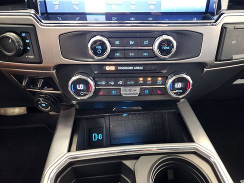 Used 2022 Ford F250 Platinum w/ FX4 Off-Road Package AWD/4WD image 18