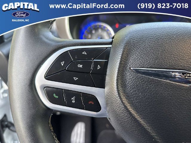 Used 2025 Chrysler Pacifica Select FWD image 21