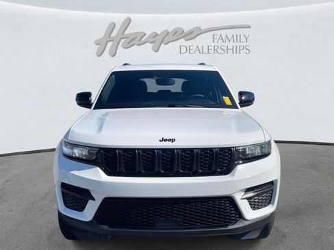 Used 2024 Jeep Grand Cherokee Altitude image 29