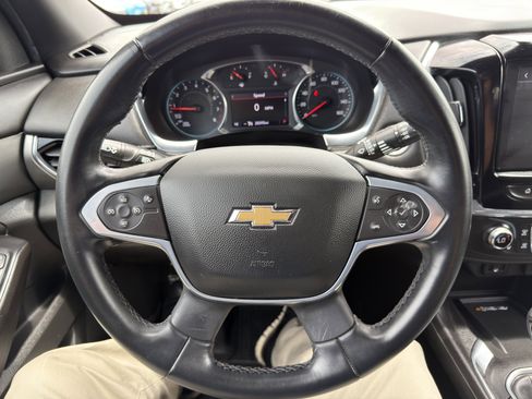 Used 2023 Chevrolet Traverse LT FWD image 30