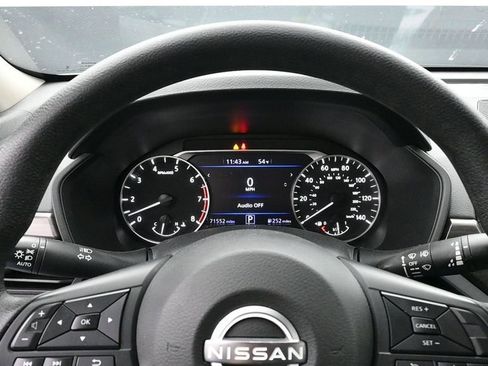 Used 2023 Nissan Altima 2.5 SV FWD image 30