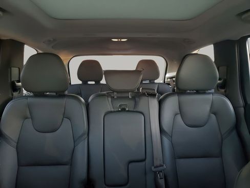 Used 2023 Volvo XC90 B6 Plus image 43