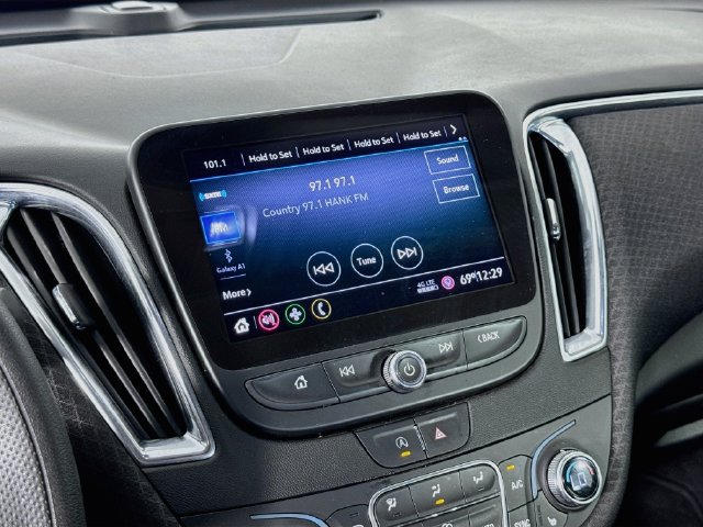 Used 2020 Chevrolet Malibu LT FWD image 14