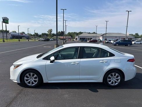 Certified 2025 Toyota Corolla LE FWD image 2
