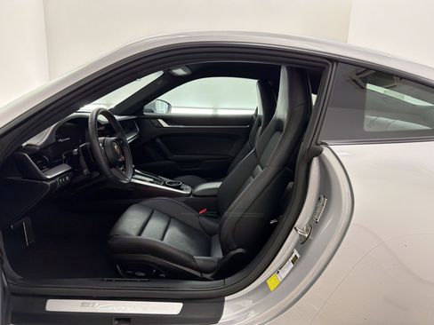 Certified 2025 Porsche 911 Carrera RWD image 5
