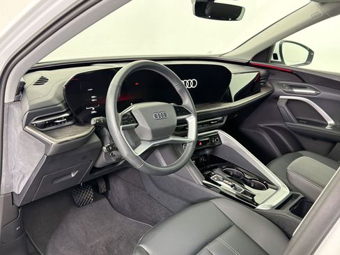 Used 2025 Audi Q5 Premium w/ Convenience Package AWD/4WD image 4