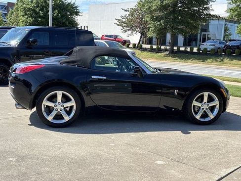 Used 2006 Pontiac Solstice Convertible w/ Premium Package RWD image 2