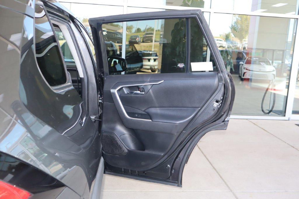 Used 2020 Toyota RAV4 XLE FWD image 37