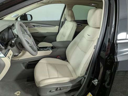 Used 2025 Cadillac XT5 Premium Luxury w/ LPO, Floor Liner Package image 17