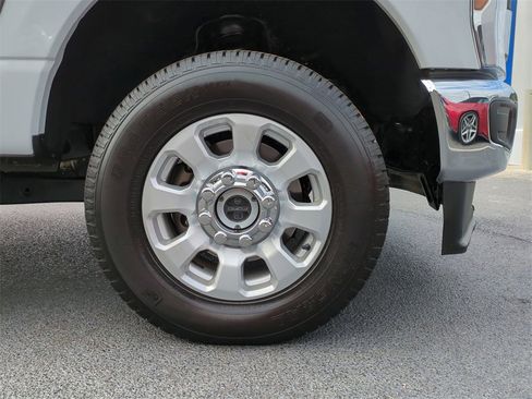 Used 2024 Ford F250 XLT image 11