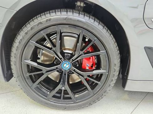 Used 2022 BMW 530e xDrive w/ Executive Package image 64