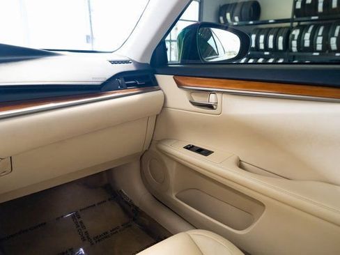 Used 2013 Lexus ES 300h w/ Premium Pkg image 10