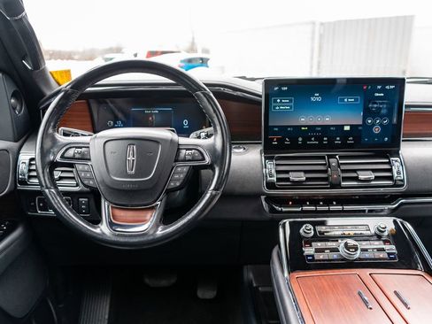 Used 2023 Lincoln Navigator Reserve AWD/4WD image 17
