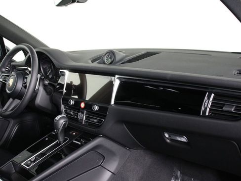 Certified 2026 Porsche Macan AWD/4WD image 24