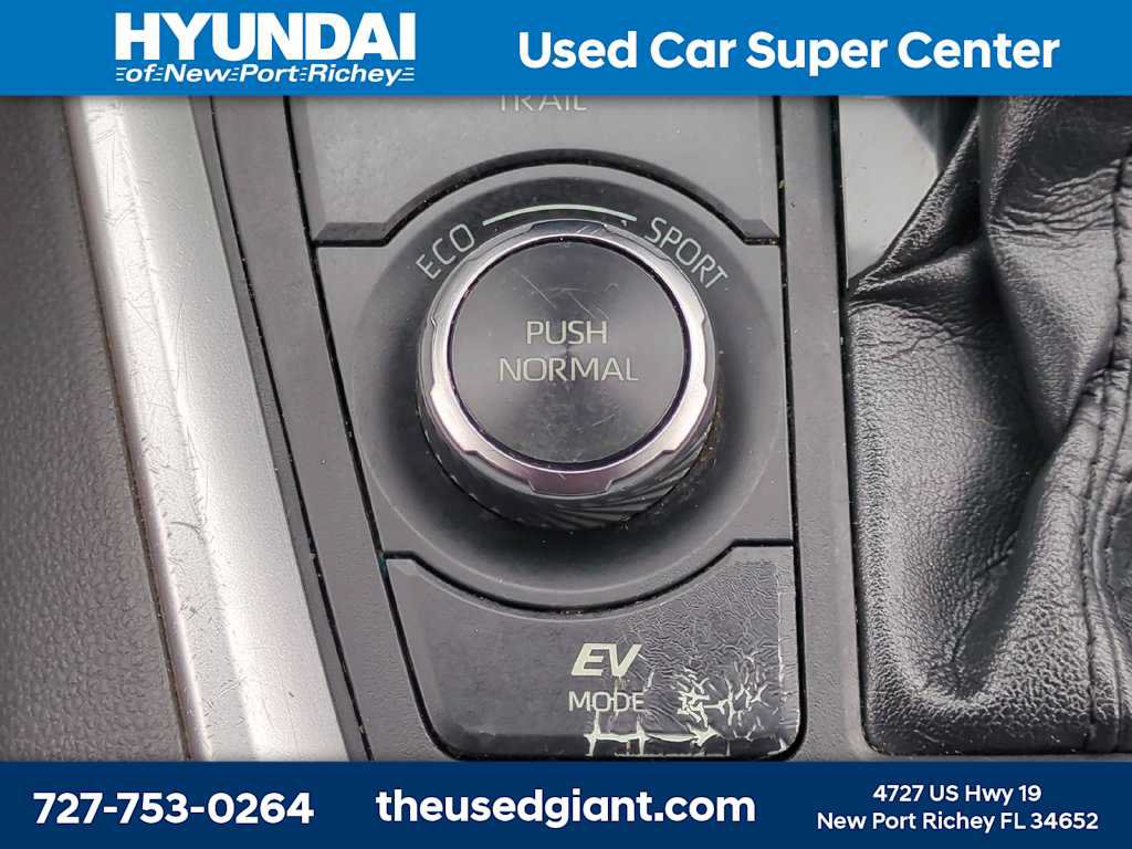 Used 2022 Toyota RAV4 LE AWD/4WD image 22