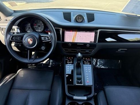 Used 2025 Porsche Macan AWD/4WD image 13
