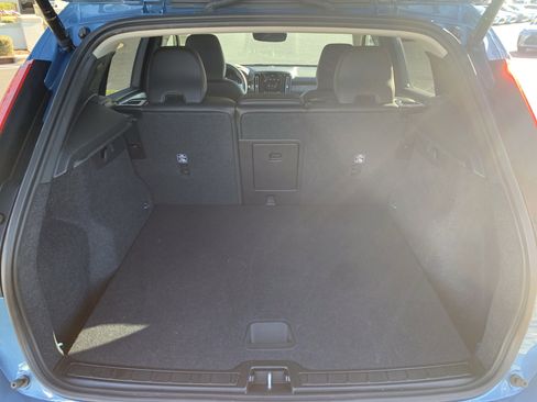 Used 2025 Volvo XC40 B5 Core image 34