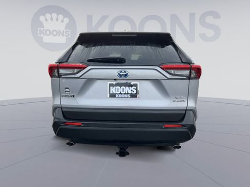 Used 2021 Toyota RAV4 XLE image 5