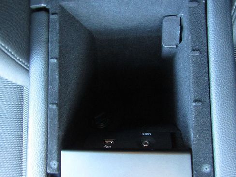 Used 2017 Ford Taurus SEL image 25