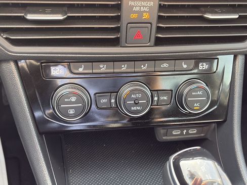 Used 2024 Volkswagen Jetta SE w/ Panoramic Sunroof Package image 21