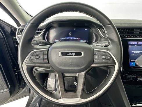 Used 2022 Jeep Grand Cherokee Limited image 11