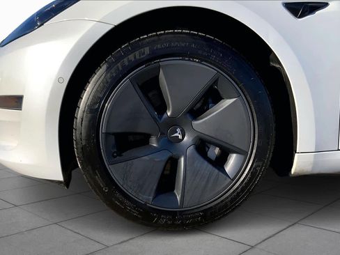 Used 2021 Tesla Model 3 Standard Range Plus image 10