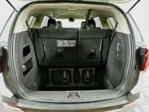 Used 2025 Kia Carnival FWD image 31