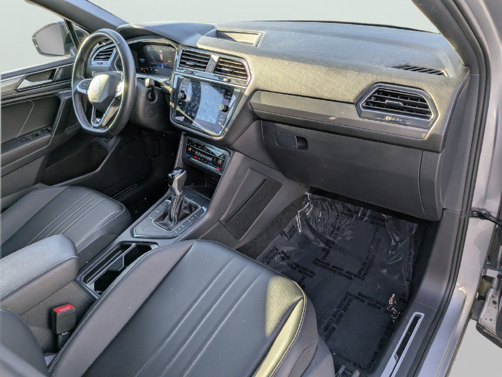 Certified 2023 Volkswagen Tiguan SE R-Line FWD image 12