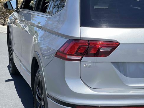 Used 2022 Volkswagen Tiguan SE R-Line FWD image 52