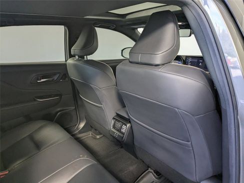 Used 2023 Toyota Crown Limited image 25