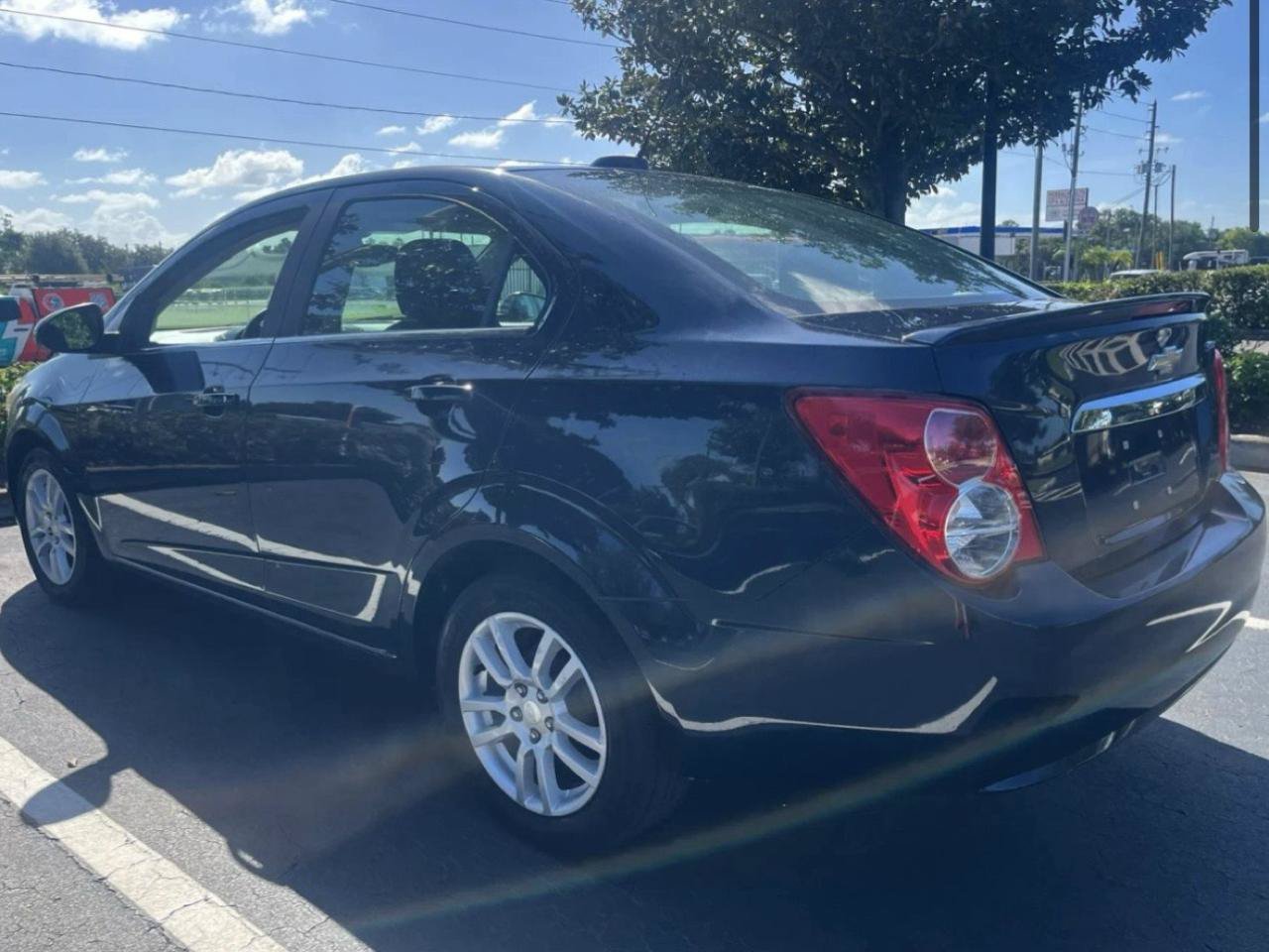 Used 2015 Chevrolet Sonic LT w/ Wheels and Fog Lamp Package FWD image 4