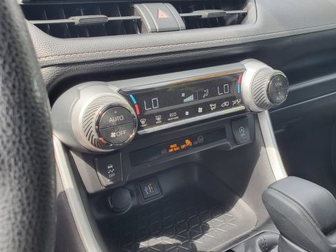 Used 2025 Toyota RAV4 XLE AWD/4WD image 29