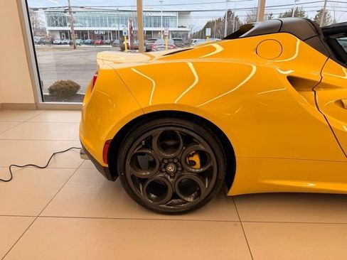 Used 2015 Alfa Romeo 4C Spider w/ Convenience Group image 12