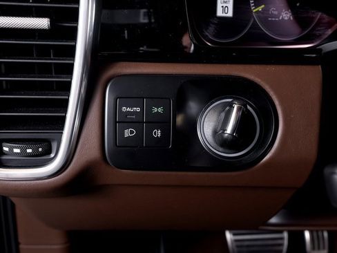 Used 2022 Porsche Cayenne Turbo S image 47