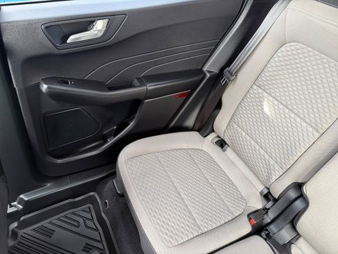 Used 2021 Ford Escape SE image 12