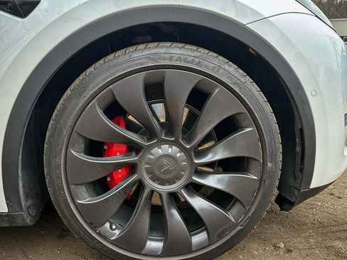 Used 2022 Tesla Model Y Performance image 21