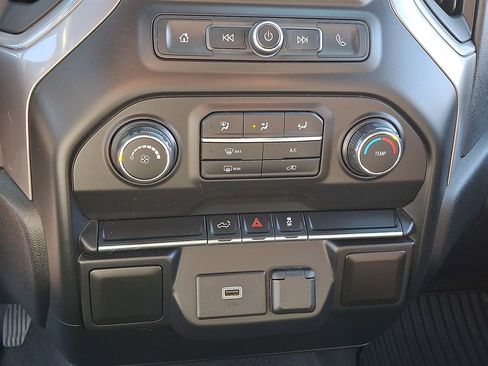 Used 2020 Chevrolet Silverado 1500 Custom w/ Custom Value Package image 16